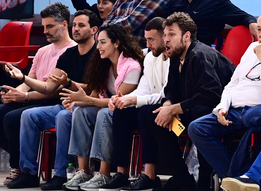 Ολυμπιακός: Ζουν έντονα το ματς πόλο Βεζένκοφ και Νετζήπογλου