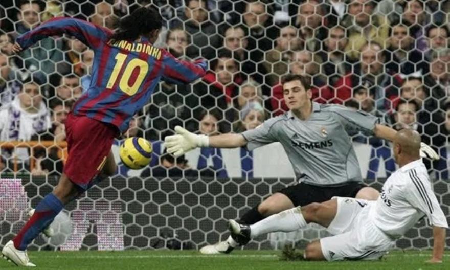 Ροναλντίνιο για την γκολάρα επί της Ρεάλ: «Το μόνο που μετανιώνω είναι που… δεν πέρασα και τον Ρομπέρτο Κάρλος»