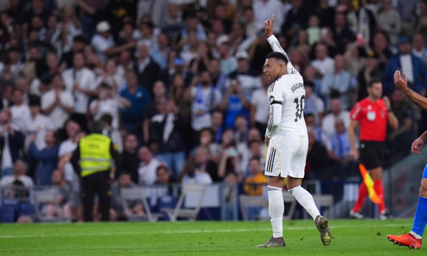 Καθάρισε την Αλαβές με Εμπαπέ, Βινίσιους και συνεχίζει να ελπίζει η Ρεάλ Μαδρίτης