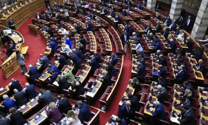 Βουλή: Απουσίες και λάθη εκ παραδρομής στην ψηφοφορία για τις 13 άρσεις ασυλίας βουλευτών