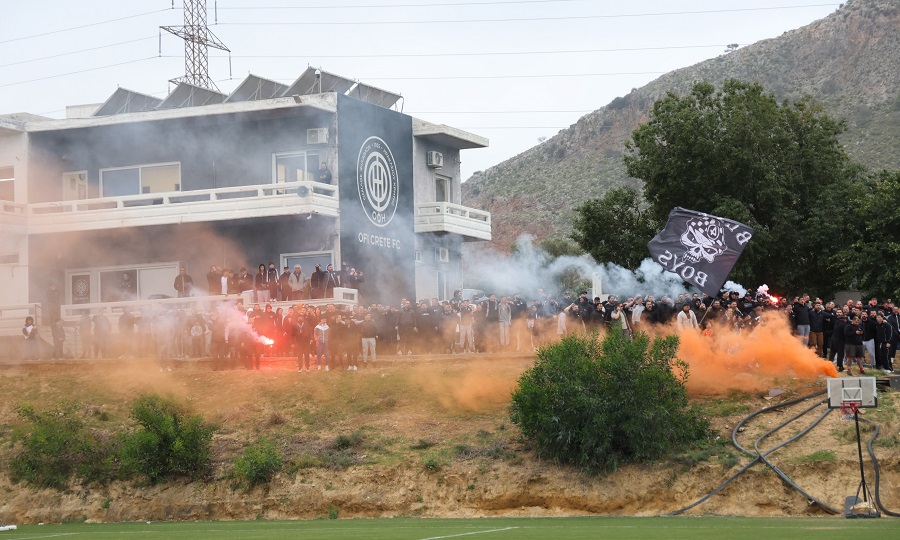ΟΦΗ: Ο κόσμος έκανε... «Γεντί Κουλέ» το ΒΑΚ και ζήτησε το Κύπελλο στο Πανθεσσαλικό!