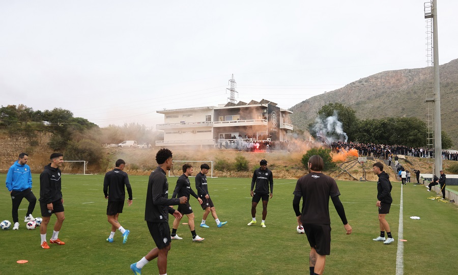 ΟΦΗ: Ο κόσμος έκανε... «Γεντί Κουλέ» το ΒΑΚ και ζήτησε το Κύπελλο στο Πανθεσσαλικό!