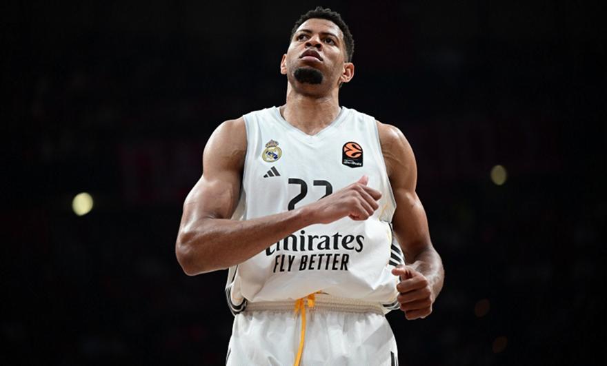 «Υπάρχουν οι αριθμοί»: Έβαλε τα… γέλια για το γεγονός ότι δεν πήρε το βραβείο του καλύτερου αμυντικού ο Ταβάρες