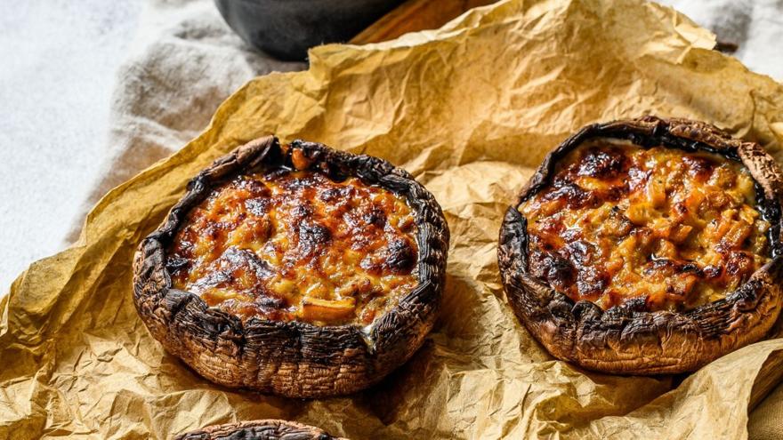 Μανιτάρια γεμιστά με κατίκι