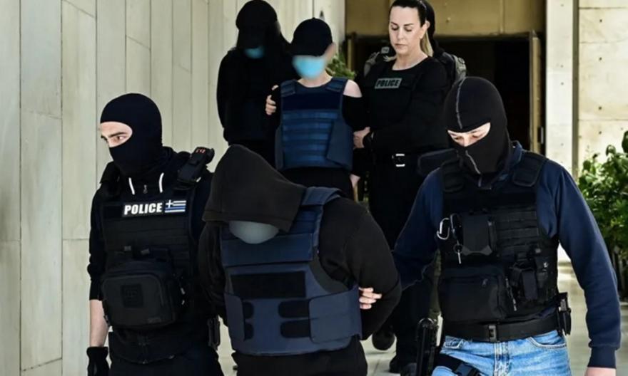 Δίωξη για υπόθαλψη εγκληματία στον 18χρονο και τις κοπέλες για τη δολοφονία στον Άγιο Δημήτριο