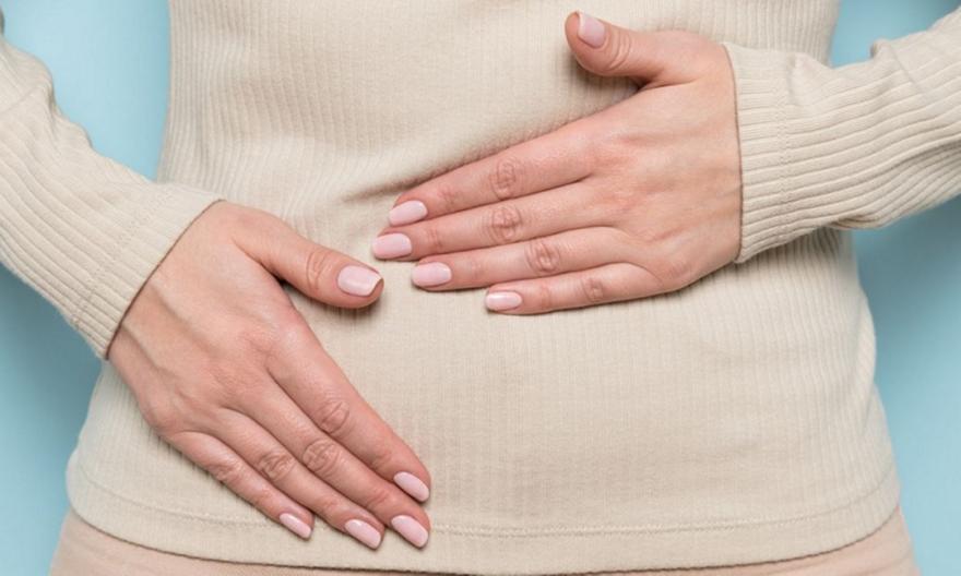 Φούσκωμα: Γαστρεντερολόγος του Χάρβαρντ εξηγεί γιατί χειροτερεύει καθώς μεγαλώνουμε