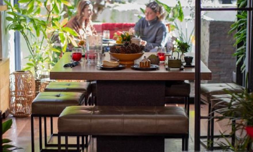 Από καφέ-ανθοπωλεία μέχρι party restaurants, αυτά είναι τα πιο ιδιαίτερα concept μαγαζιά της Αθήνας