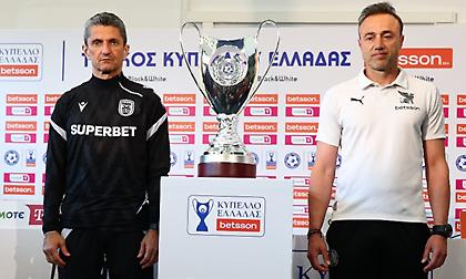 Λουτσέσκου, Κόντης και οι αρχηγοί πόζαραν με το τρόπαιο πριν τον τελικό - Τα πλάνα του sport-fm.gr