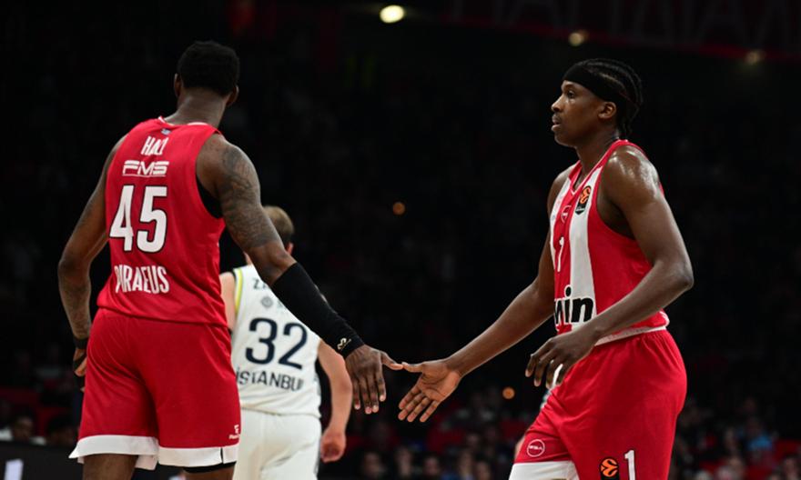 Χωρίς Χολ και Νιλικίνα ο Ολυμπιακός κόντρα στην ΑΕΚ