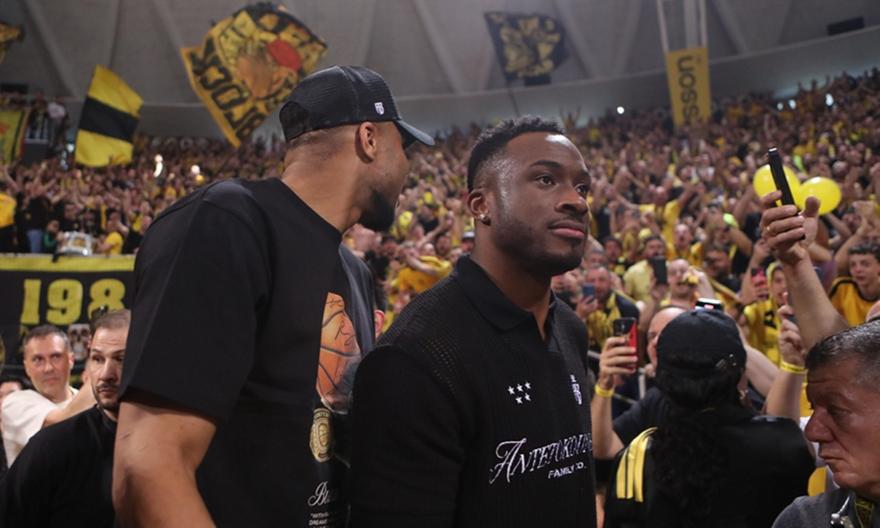 Χαμός στο Αλεξάνδρειο και απίθανη αποθέωση σε Σιάο και οικογένεια Αντετοκούνμπο!