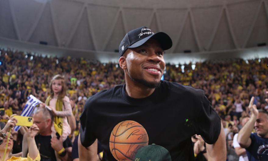 Γιάννης Αντετοκούνμπο από το Αλεξάνδρειο: «Δεν περίμενα αυτή την υποδοχή, είναι απίστευτο»