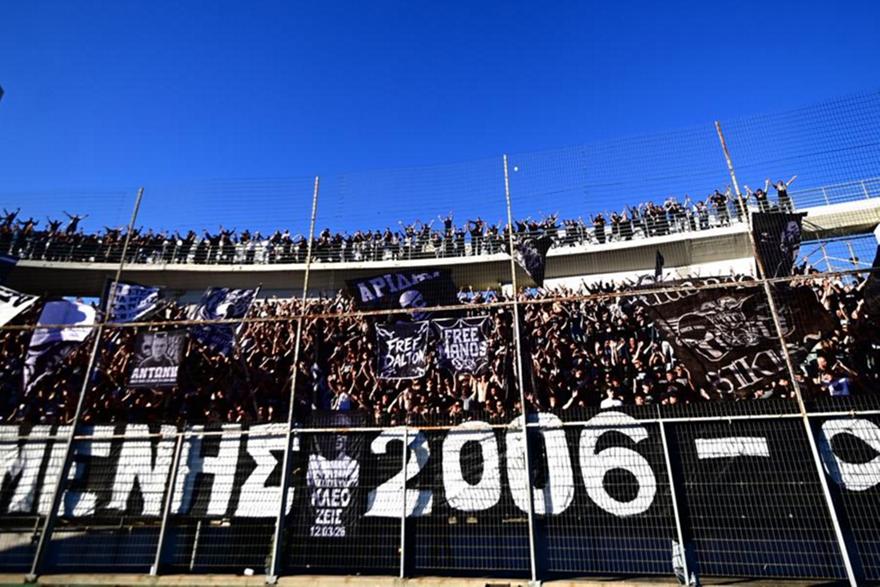 Αποθεώθηκε η αποστολή του ΠΑΟΚ κατά την αναχώρηση της από το ξενοδοχείο