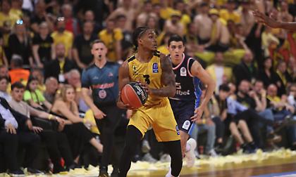 Ο Άρης υποβίβασε τον Πανιώνιο πανηγυρίζοντας νίκη πεντάδας στο κατάμεστο Αλεξάνδρειο