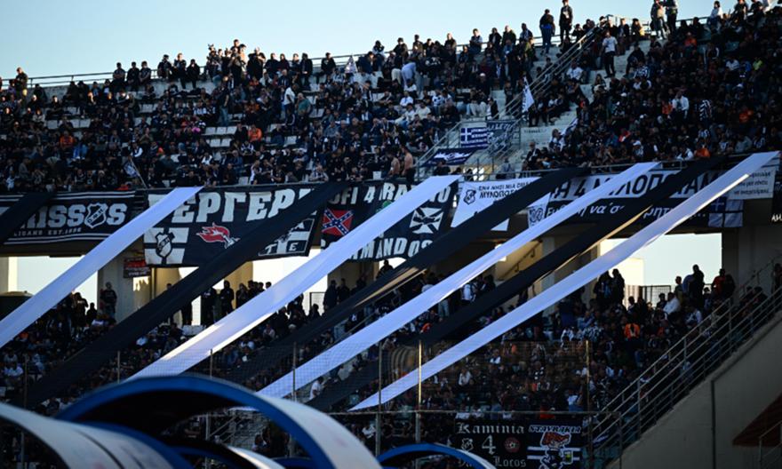 Ταλαιπωρία για τους φίλους του ΟΦΗ έξω από το Πανθεσσαλικό λόγω έλλειψης... σκάνερ