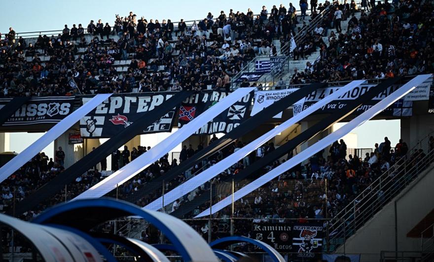 Μικρή ένταση με φίλους του ΠΑΟΚ και δυνάμεις της Αστυνομίας έξω από το Πανθεσσαλικό