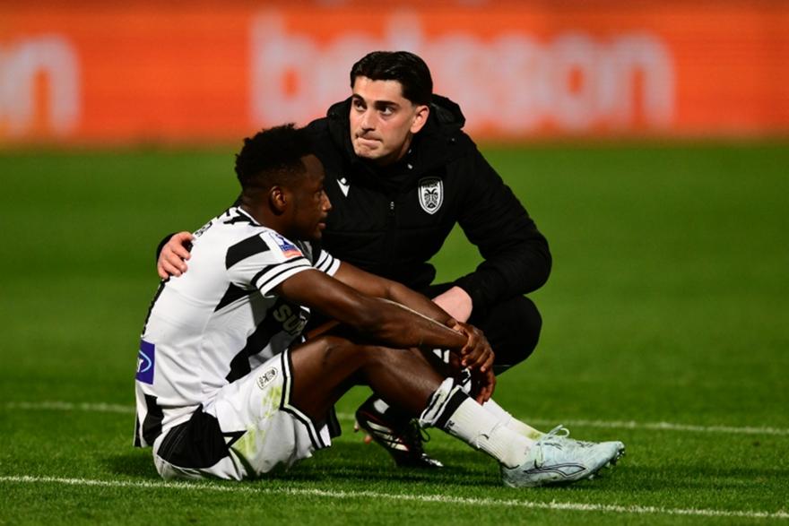 Συντετριμμένοι παίκτες και τεχνικό επιτελείο του ΠΑΟΚ μετά την απώλεια του Κυπέλλου