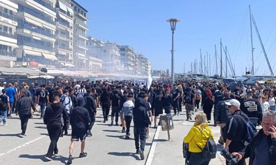 Σουργιάς: «Υπέροχη ατμόσφαιρα στην παραλιακή του Βόλου από φίλους ΟΦΗ και ΠΑΟΚ - Τα πλάνα του Κόντη»