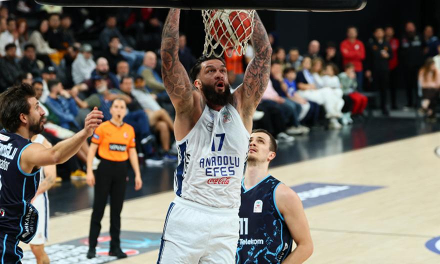 Λύγισε την Τουρκ Τέλεκομ με πολυτιμοτερους Πουαριέ και Λάρκιν η Εφές