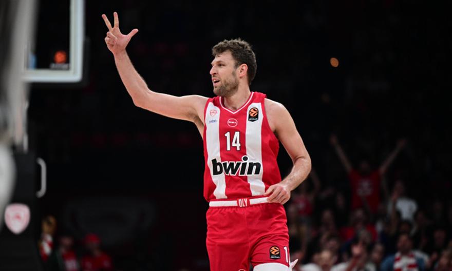 Βεζένκοφ: «Κανείς δεν θα θυμάται τα βραβεία αν δεν κατακτήσουμε τον τίτλο - Να είμαστε πολύ σκληροί κόντρα στη Μονακό»