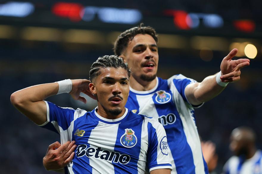 Καθάρισε την Εστρέλα η Πόρτο και βρίσκεται μία ανάσα από το πρωτάθλημα