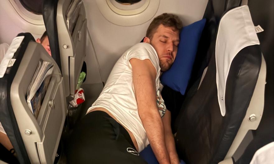 Το χιουμοριστικό ποστάρισμα του Φουρνιέ για τον «κοιμισμένο» MVP, Σάσα Βεζένκοφ!