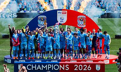 Ημέρα γιορτής στην Κόβεντρι: Λάμπαρντ και παίκτες σήκωσαν την κούπα της Championship!