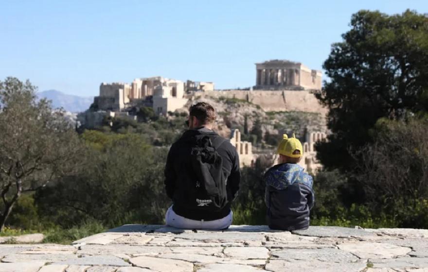 Λόφος Φιλοπάππου: Άνδρας επιτέθηκε με μεταλλικό αντικείμενο και τραυμάτισε 60χρονο και 59χρονο