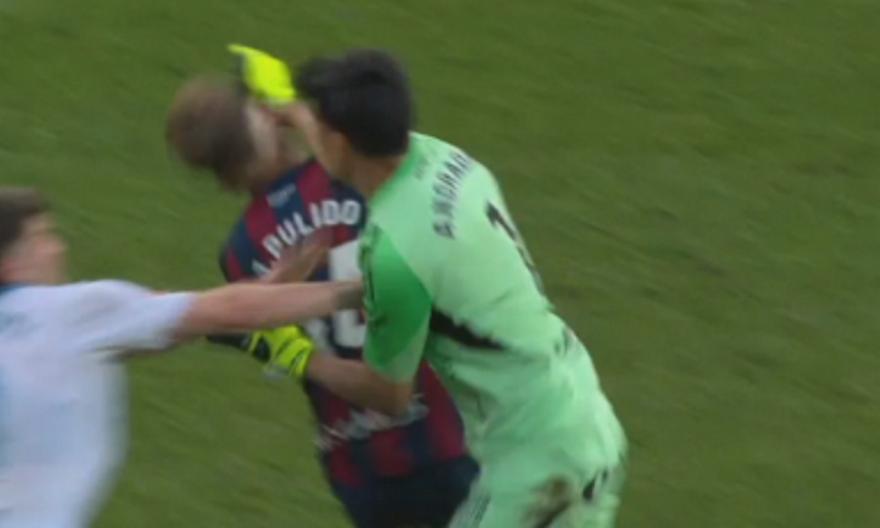 Ο κίπερ της Σαραγόσα γρονθοκόπησε εν θερμώ τον αρχηγό της Ουέσκα στο ντέρμπι της Αραγονίας!