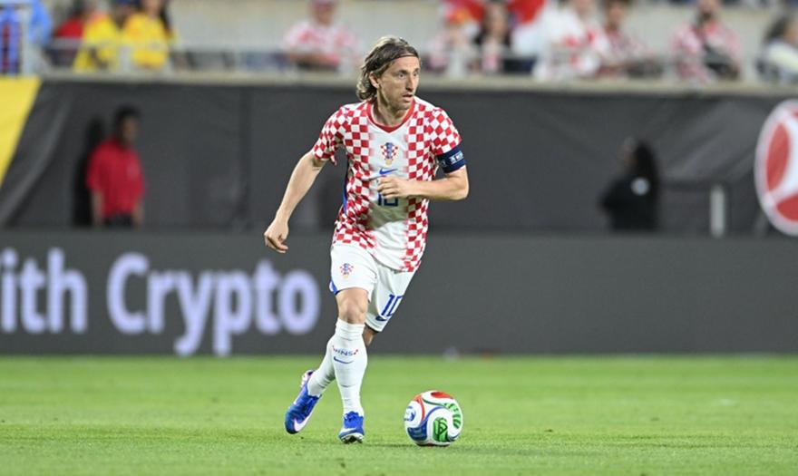 Έκανε την επέμβαση ο Μόντριτς και… φουλάρει πλέον για Μουντιάλ: «Με τον αρχηγό μας παρόντα»!