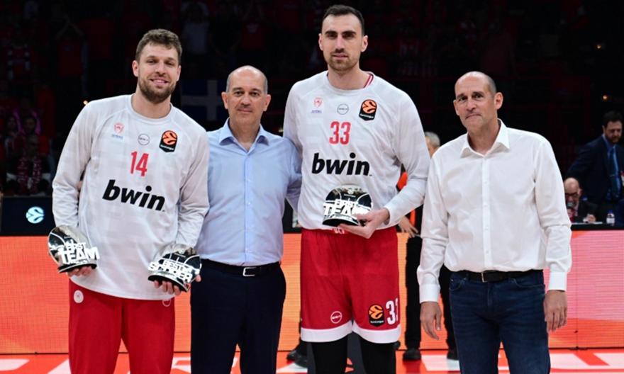 Οι πρόεδροι του Ολυμπιακού βράβευσαν τους Βεζένκοφ και Μιλουτίνοφ πριν το τζάμπολ του Game 1 με Μονακό