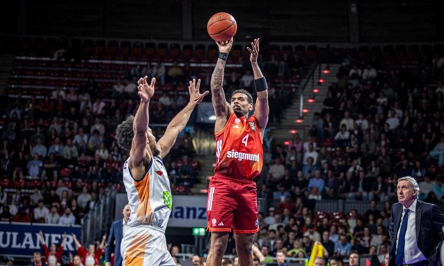 Διέλυσε τη Ροστόκ και διατήρησε τη διαφορά της η Μπάγερν