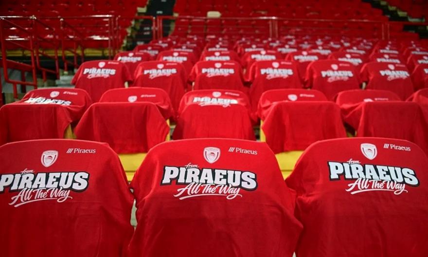 Έτοιμο το ΣΕΦ: Κόκκινα μπλουζάκια στις εξέδρες για το Game 1 του Ολυμπιακού με τη Μονακό