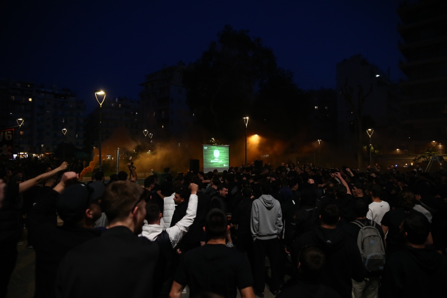 ΠΑΟΚ: Χαμός από χιλιάδες φίλους της ομάδας στην Πλατεία