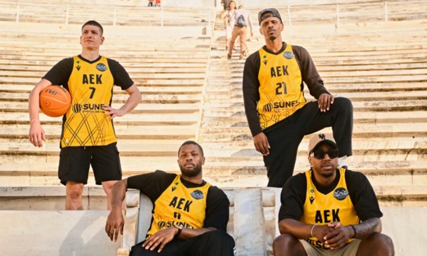 Εκεί όπου σήκωσε το πρώτο: Η ΑΕΚ φωτογραφήθηκε στο Καλλιμάρμαρο ενόψει του Final Four του BCL