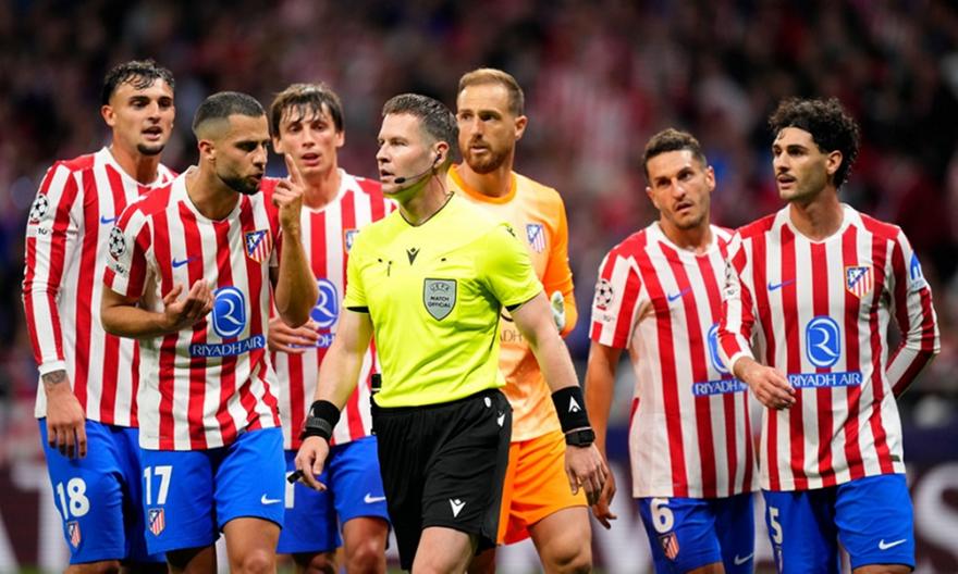 Έδειξε τρίτο πέναλτι ο Μάκελι, το πήρε πίσω μέσω VAR!