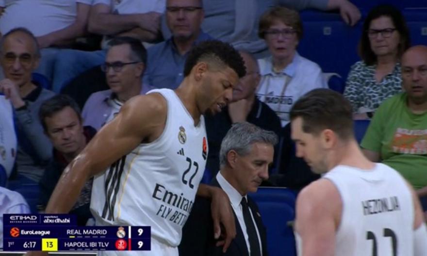 Συναγερμός στη Ρεάλ: Αποχώρησε κουτσαίνοντας από το Game 1 με πόνους στο γόνατο ο Ταβάρες