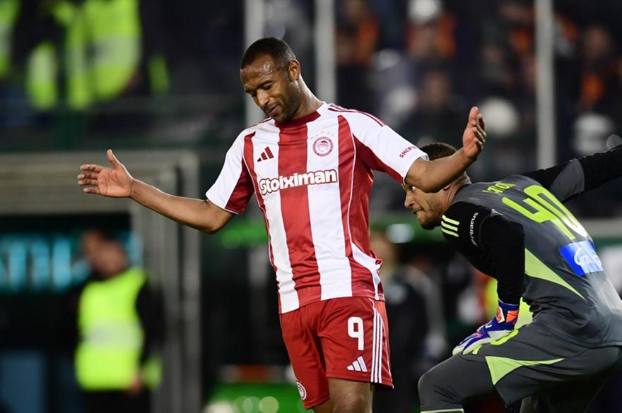 Νικολακόπουλος: «Ο Ολυμπιακός περιμένει τον Ελ Κααμπί να γυρίσει στα γκολ»