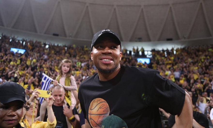 Αντετοκούνμπο: «Όπου παίζει ο αδερφός μου θέλω να κερδίζει-Το 2027 ξανά στην Εθνική»