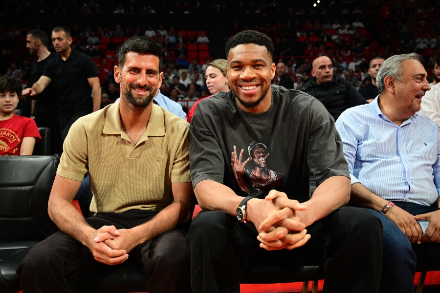 Ολυμπιακός: Στο ΣΕΦ οι Αντετοκούνμπο και Τζόκοβιτς - Κάθισαν μαζί με τον Μποντιρόγκα