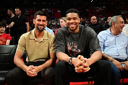 Giannis in the building: Στο ΣΕΦ οι Αντετοκούνμπο και Τζόκοβιτς, γνώρισαν την αποθέωση από τον κόσμο!