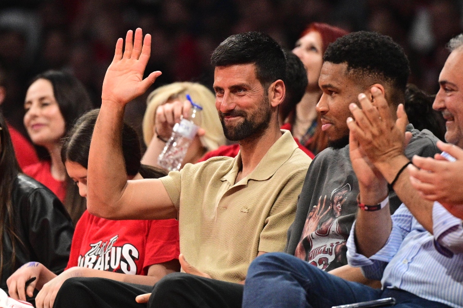 Ολυμπιακός: Στο ΣΕΦ οι Αντετοκούνμπο και Τζόκοβιτς - Κάθισαν μαζί με τον Μποντιρόγκα