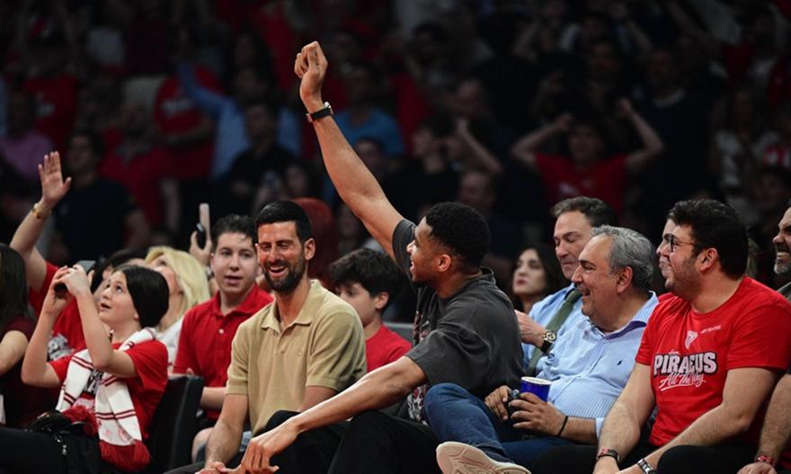 Εκστασιασμένοι από τον κόσμο του Ολυμπιακού Αντετοκούνμπο, Τζόκοβιτς και Κούζμα!