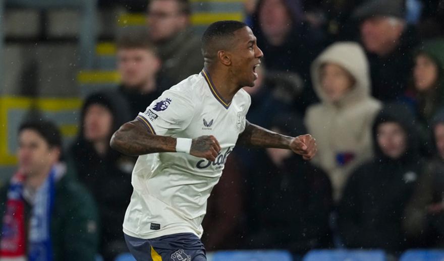 Κρέμασε τα παπούτσια του ο Άσλεϊ Γιανγκ