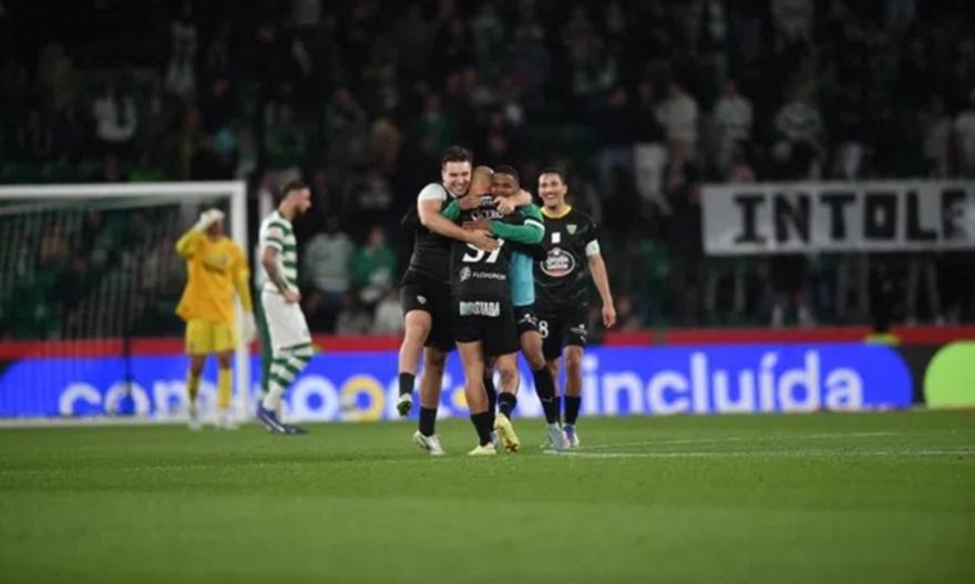 «Αυτοκτόνησε» και τρέχει για Champions League η Σπόρτινγκ