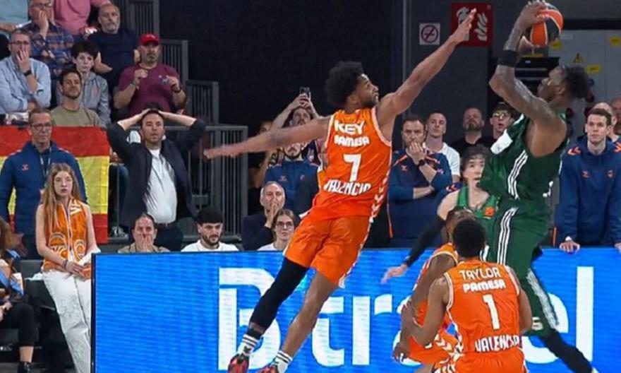 Ευρωλίγκα: Λάμψη Χέιζ-Ντέιβις στο Top10 με το buzzer beater απέναντι στη Βαλένθια