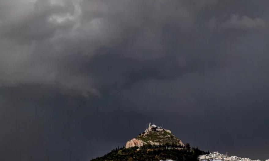 Καιρός: Βροχές, καταιγίδες και ισχυροί άνεμοι έως 9 μποφόρ στο Αιγαίο