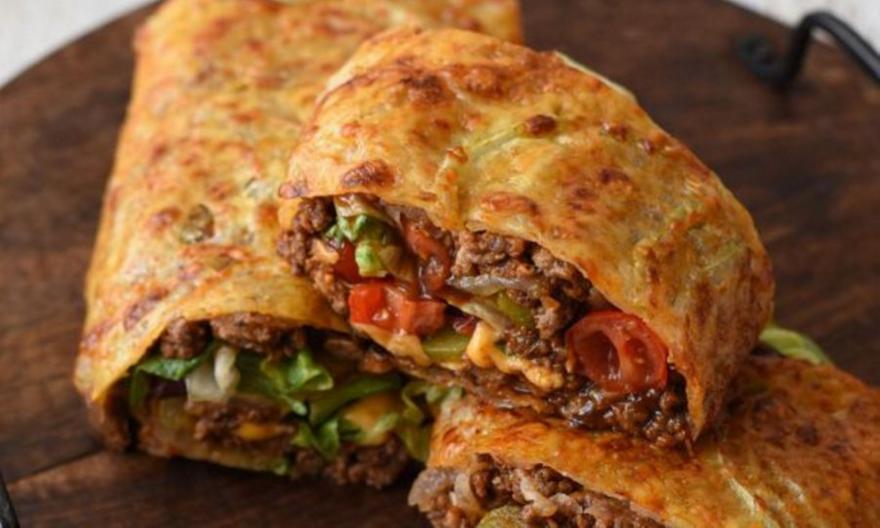 Burger wrap με «τορτίγιες» από κρεμμύδι
