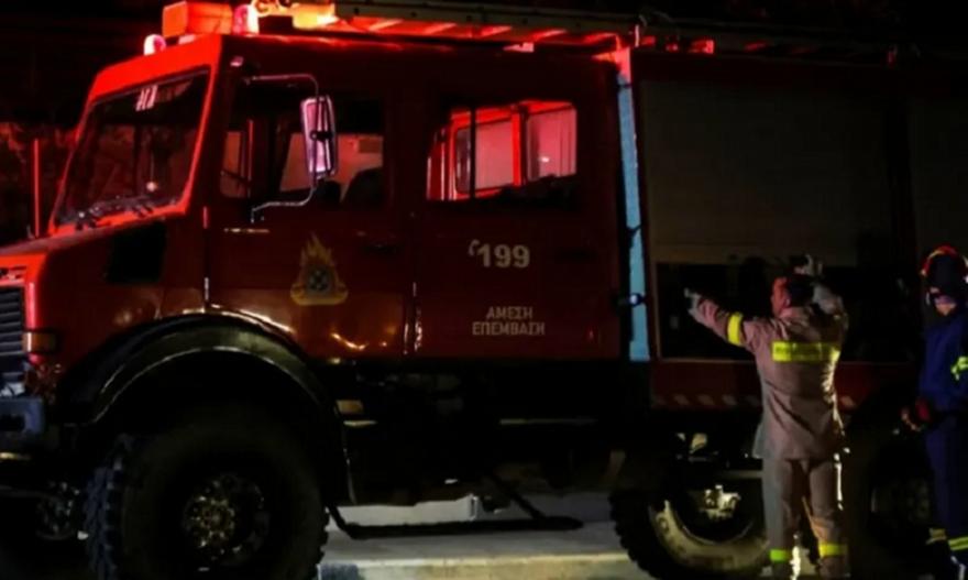 Φωτιά σε πολυκατοικία στο Ωραιόκαστρο - Αστυνομικοί απεγκλώβισαν γυναίκα και τα 3 παιδιά της