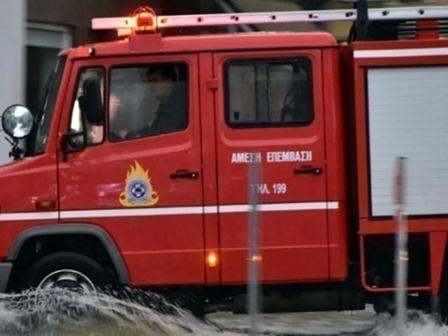 Φωτιά σε λεωφορείο στο Ίλιον - Διακοπή κυκλοφορίας στη λεωφόρο Φυλής