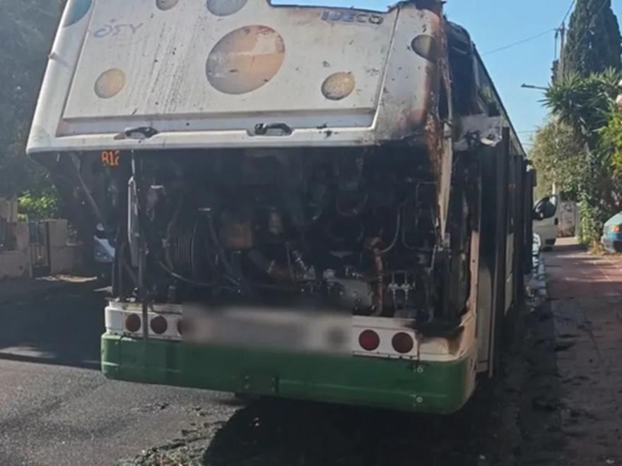 Φωτιά σε λεωφορείο στο Ίλιον - Διακοπή κυκλοφορίας στη λεωφόρο Φυλής